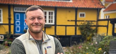 Nyslået hotelejer hjælper lokale børn: 'Det er svært at være ligeglad'