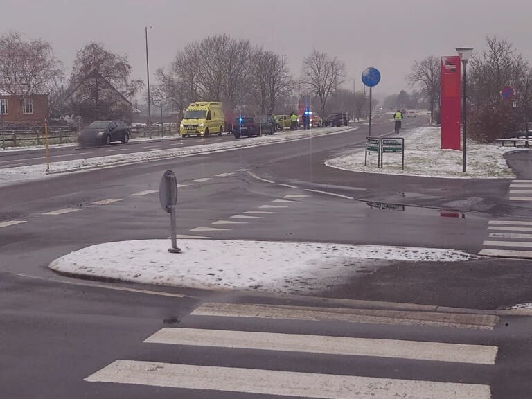 Glatte veje giver travlhed hos politiet