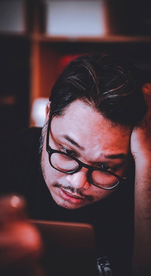 Skrme, sm bogstaver og trtte jne: Sdan vlger du de rigtige lsebriller