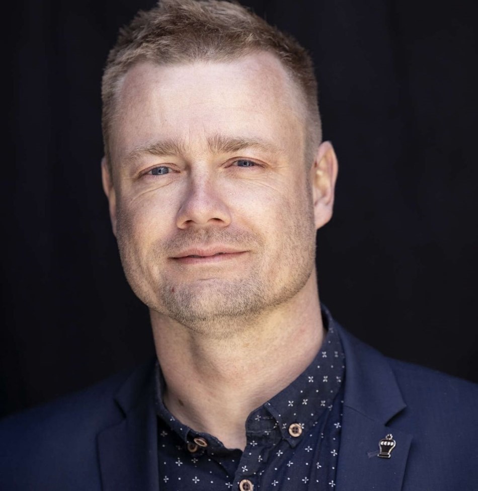 Det blev vejen ud af h�rd barndom - i dag er Mads generalsekret�r 