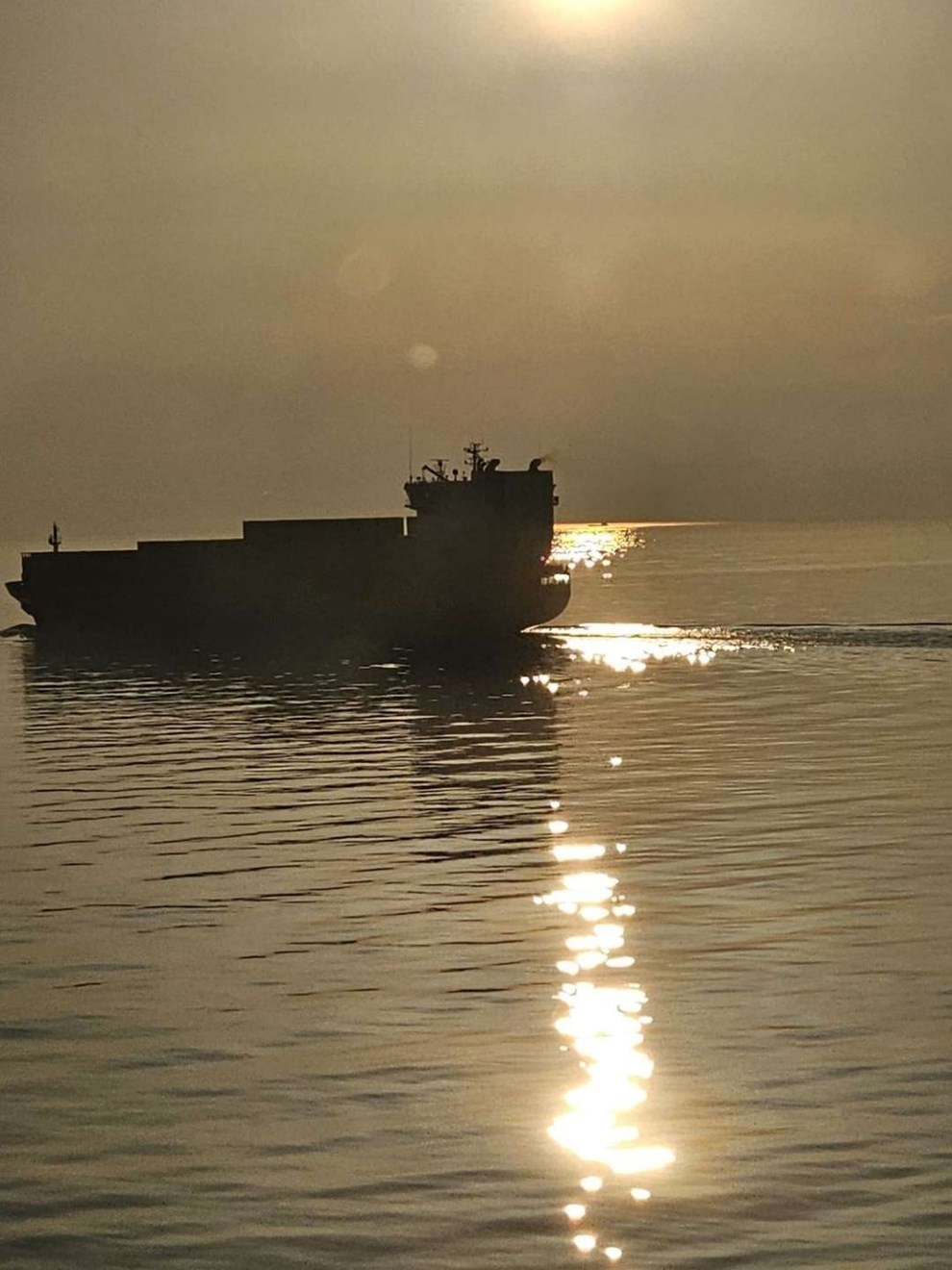 Dagens billede: Med Express 5 i stille vejr og solnedgang