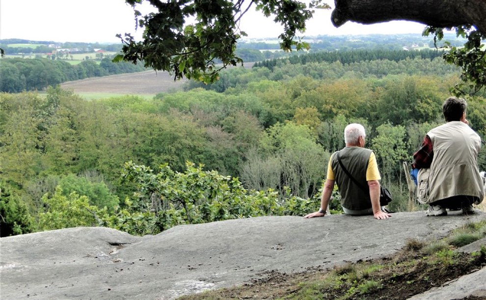 Tag med b�rnene p� eventyr efter narreguld og grotteedderkopper