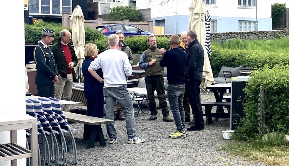 'Hvad laver I?' Pludselig stod kongen der