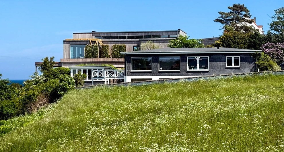 Naboer opgiver kamp mod kæmpehus – og sætter eget hus til salg Naboer opgiver kamp mod kæmpehus – og sætter eget hus til salg