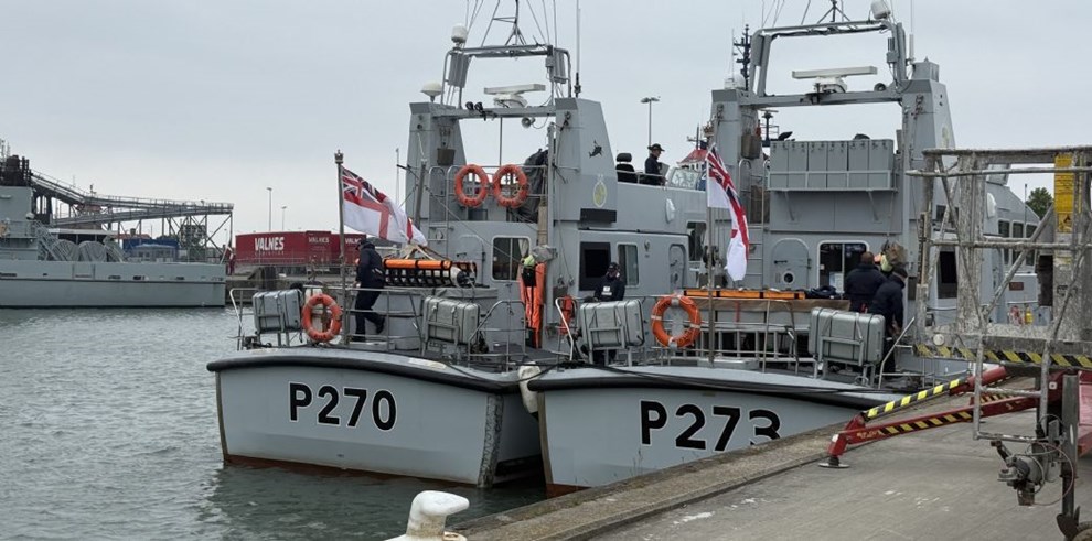 Nato-fartjer ved kaj i Rnne 