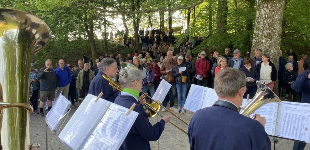 Start pinsedag med sang 