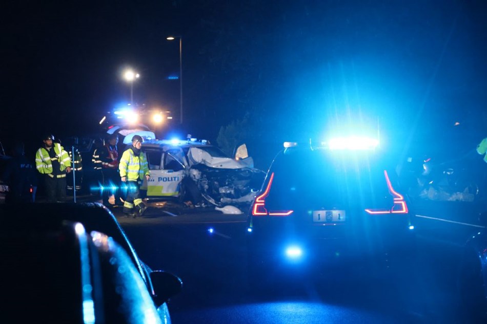 Politiet k�rte galt og sp�rrede vejen