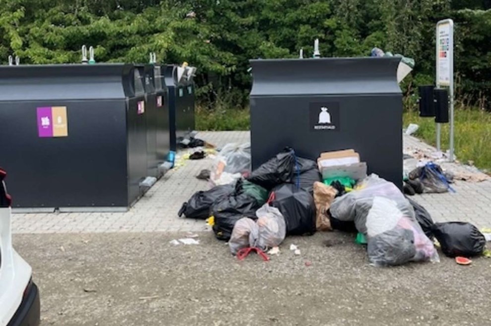 Det flyder med affald Det flyder med affald