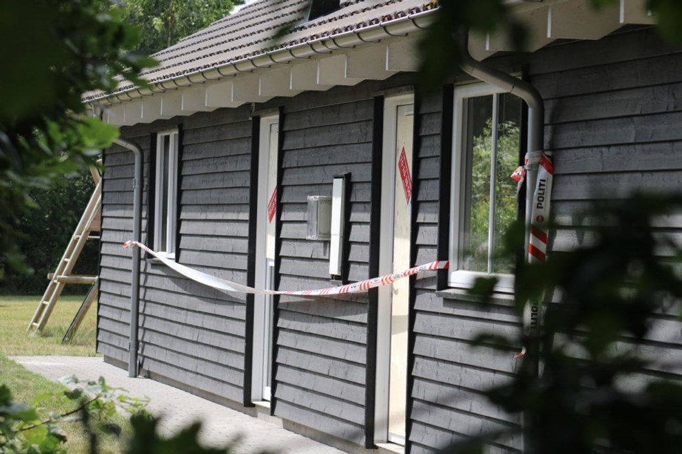 Brand i sommerhus med 21 personer 