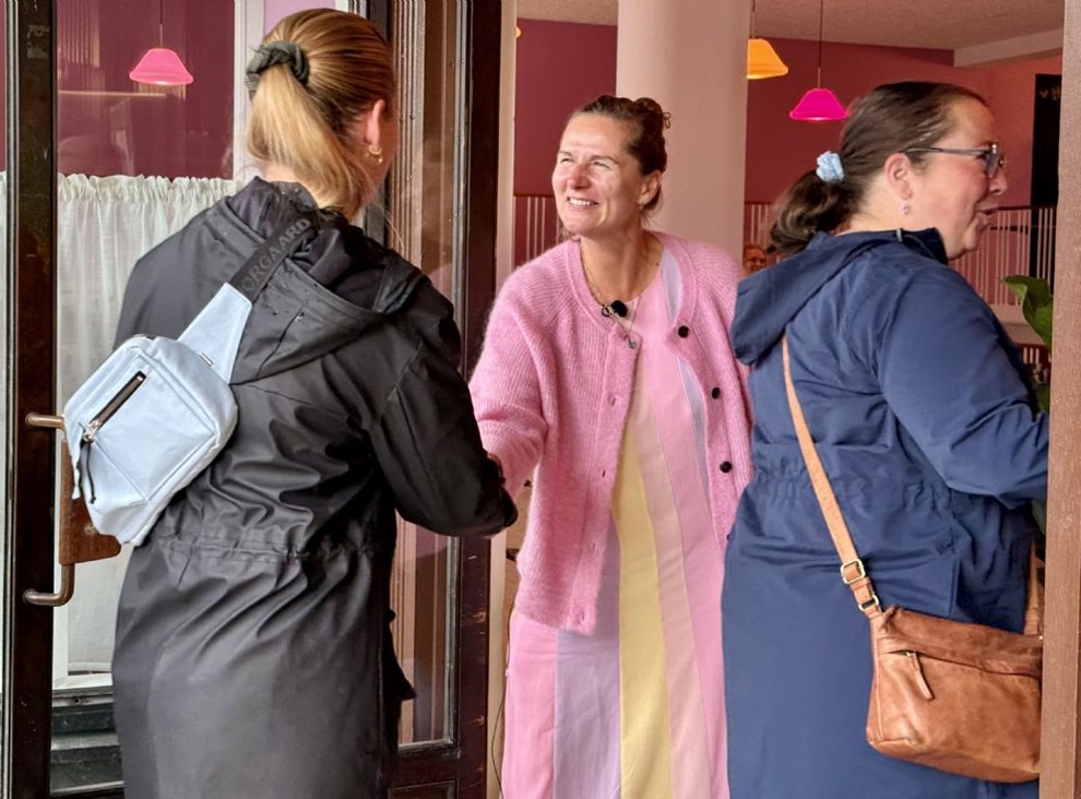 Linda byder velkommen � Hodda er �ben