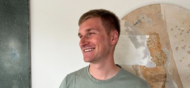 Benjamin er flyttet hjem efter ni år: 'Jeg har aldrig mistet tilknytningen til øen'