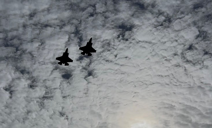 F35-jagerfly i luften over Bornholm sndag aften
