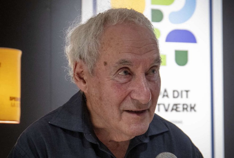 Lenny vandt pris med stærkt budskab på lampen: Sluk lyset Lenny vandt pris med stærkt budskab på lampen: Sluk lyset