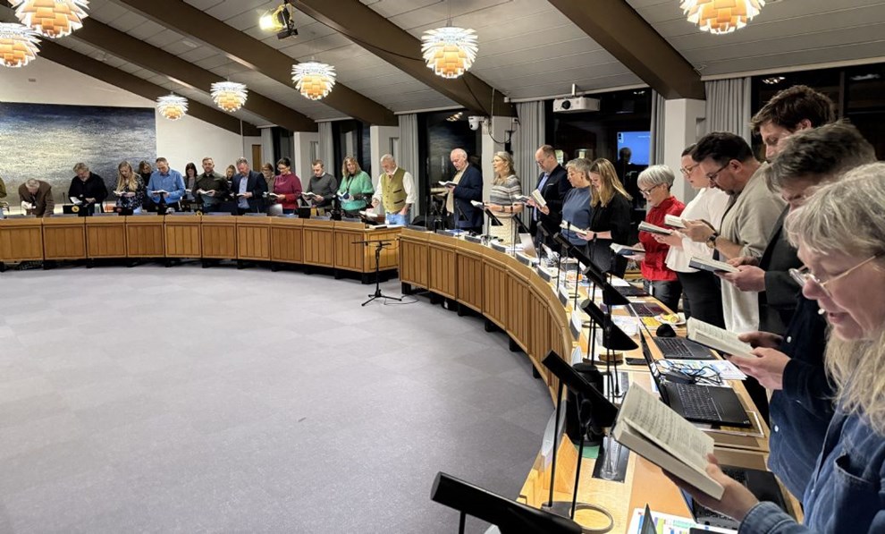 Ubehageligt kasseeftersyn afl�ser f�llessang 