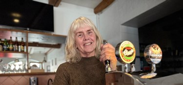 Garderoben og baren har givet Inger livsmodet tilbage