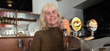 Garderoben og baren har givet Inger livsmodet tilbage