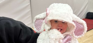 Fra søde lam til pepperonipizzaer - se billeder fra stor udklædningsfest