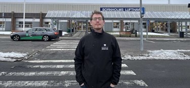 Kenneth flyver frem og tilbage hver mandag: Vil have hj�lp fra lokale 