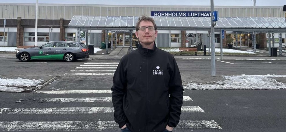 Kenneth flyver frem og tilbage hver mandag: Vil have hj�lp fra lokale 