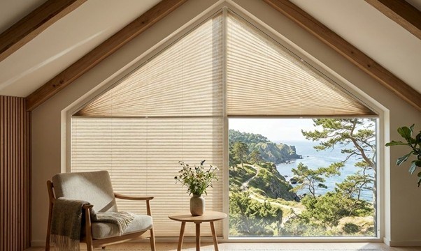 Gardiner til trekantede vinduer og det bornholmske lys: S�dan skaber du den perfekte oase