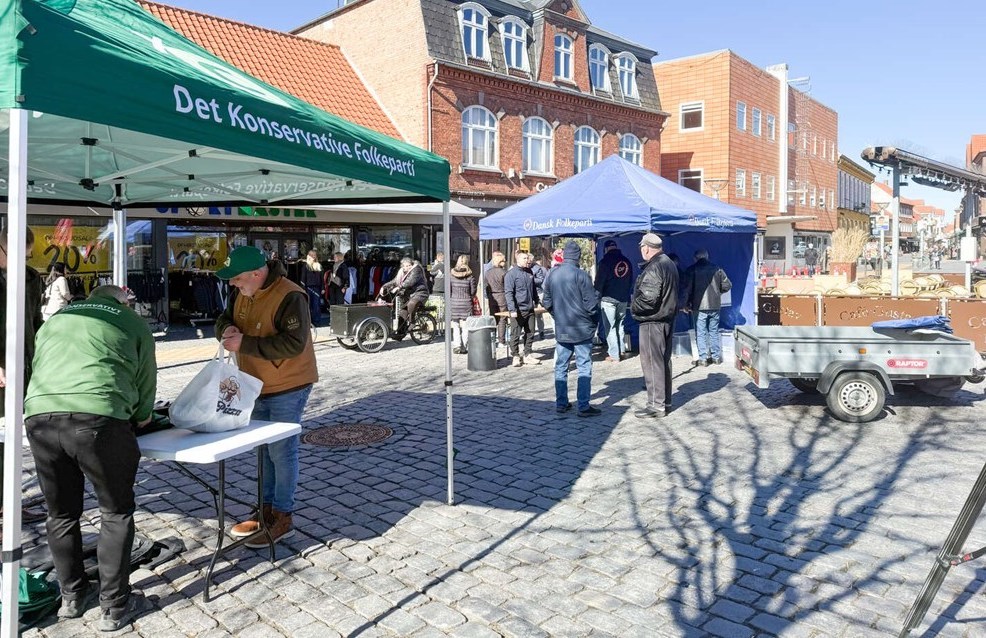 Den lokale valgkamp skiller sig ud: 'Sådan skal det også være' Den lokale valgkamp skiller sig ud: 'Sådan skal det også være'