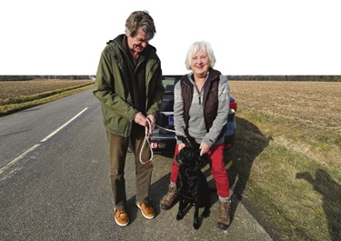 Fire timer. Otte biler. Én tommelfinger