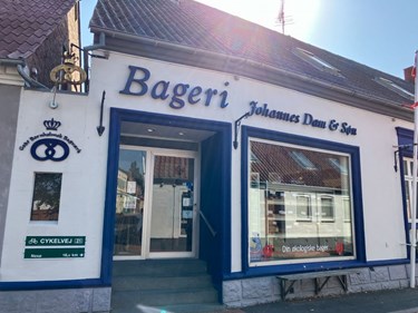 Bager Dam rykker ind på Lille Torv