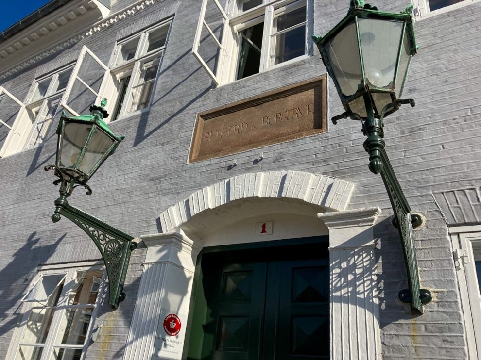 Afmagret hest m�tte aflives: Nu er ejeren d�mt