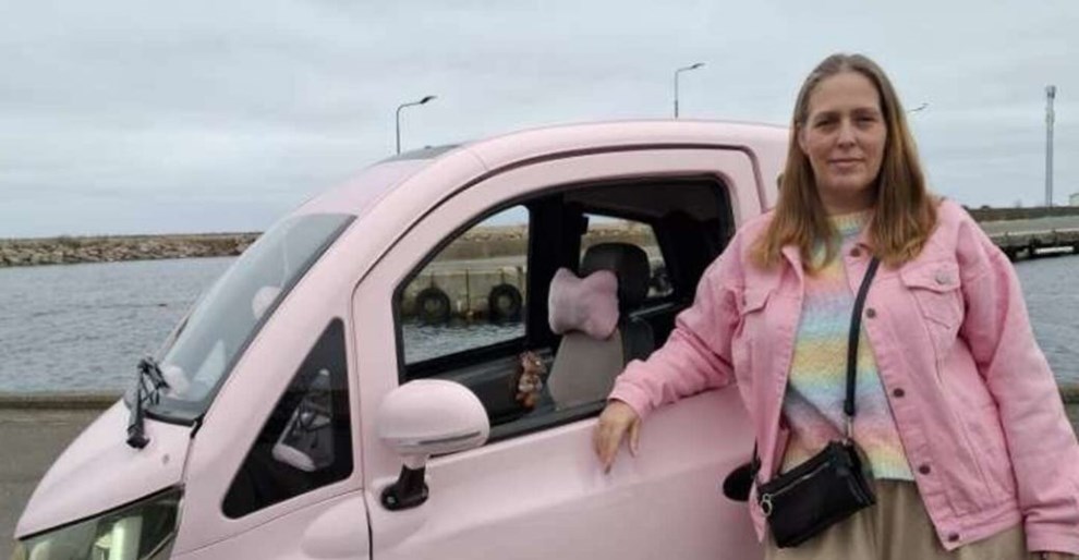 Midt imellem veteran- og racerbiler: Mimi tilbyder T�ffe