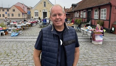 Uvant situation: H�nderne fl�j op, og formand stod m�ll�s tilbage