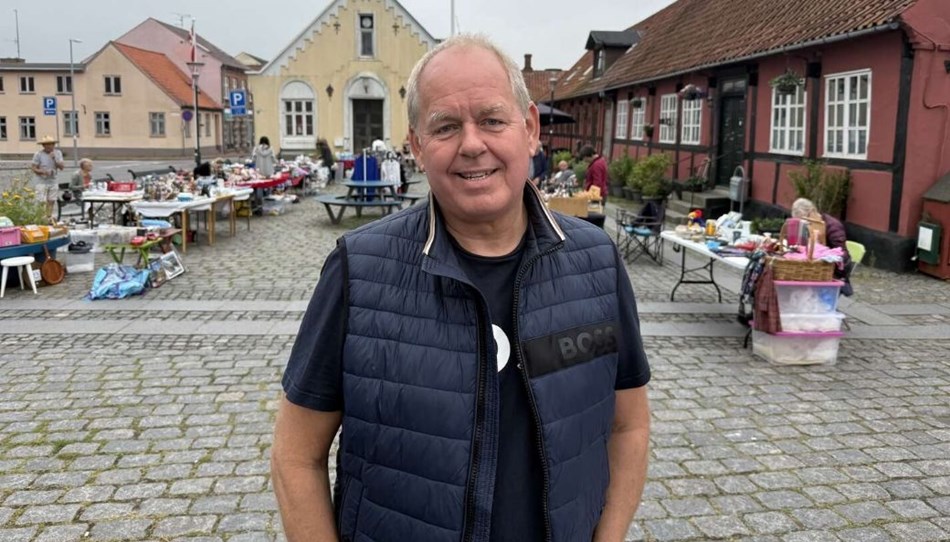 Uvant situation: H�nderne fl�j op, og formand stod m�ll�s tilbage