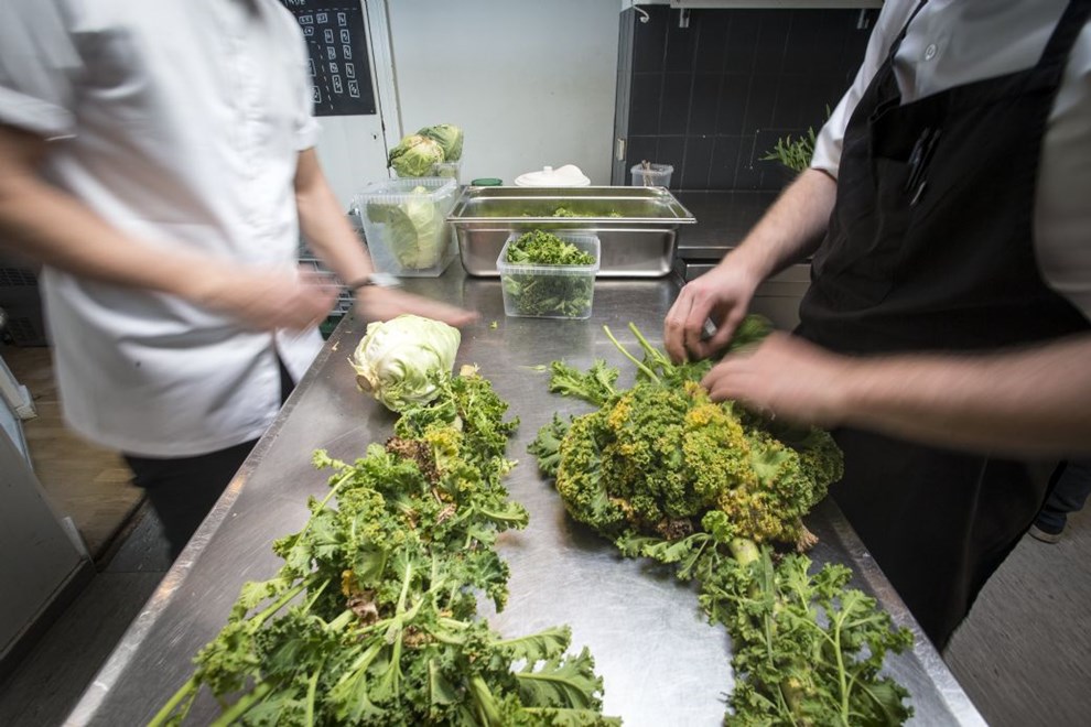 Årets restaurant er bornholmsk: 'En lomme af tilbagelænet luksus' Årets restaurant er bornholmsk: 'En lomme af tilbagelænet luksus'