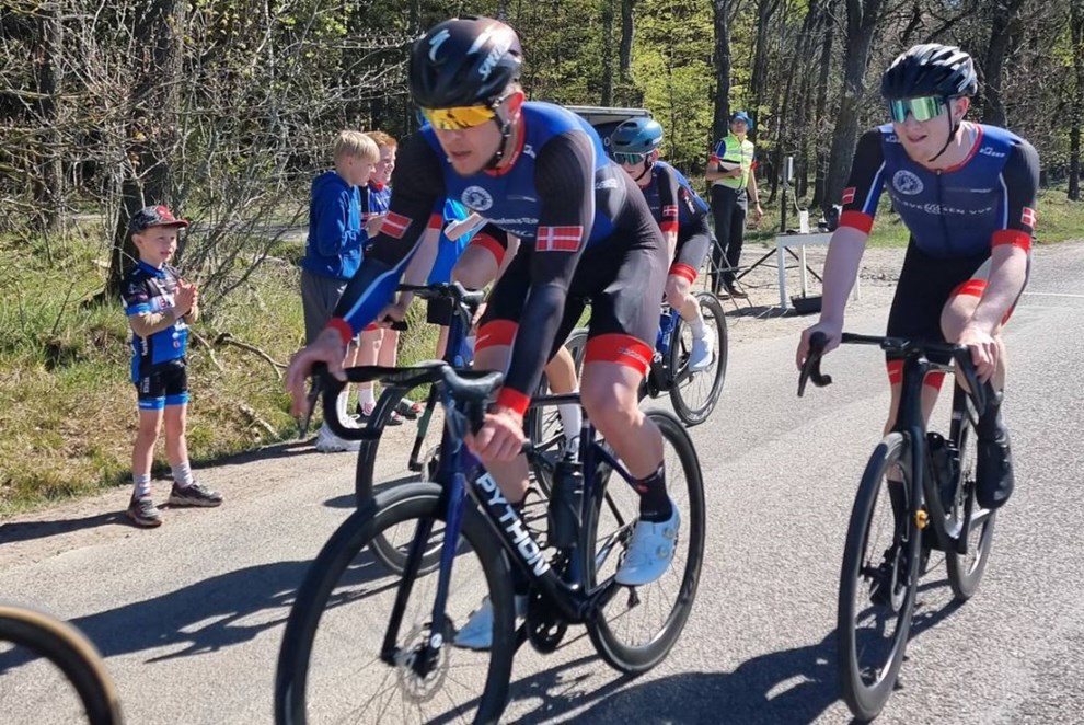 F�rste og anden afdeling i perfekt cykelvejr