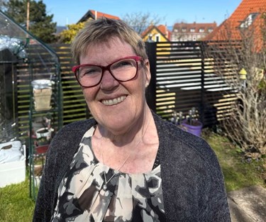 Allinge drukner i succes: Beboere savner balance i sommerens fest