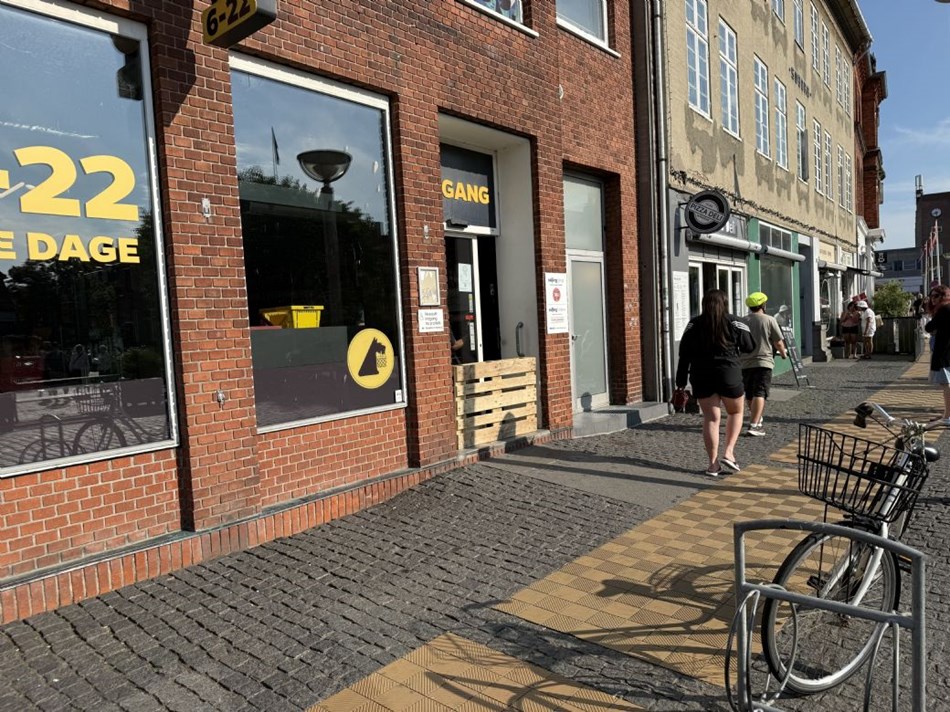 Netto �bnet igen efter mistanke om gasudslip