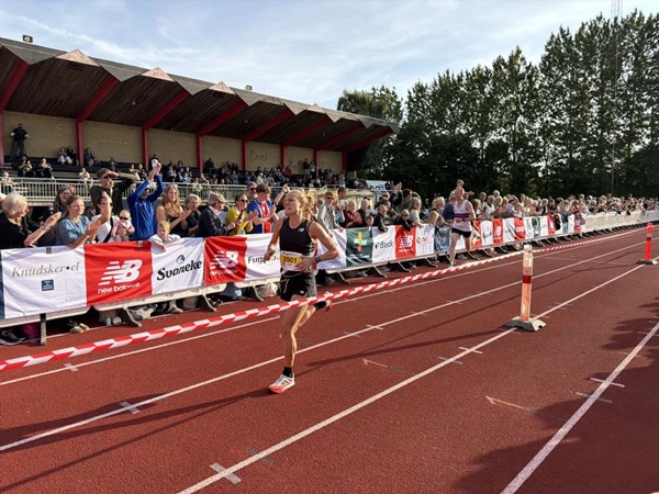 Tusindvis til l�befest i R�nne: Anna og co. jublet i m�l