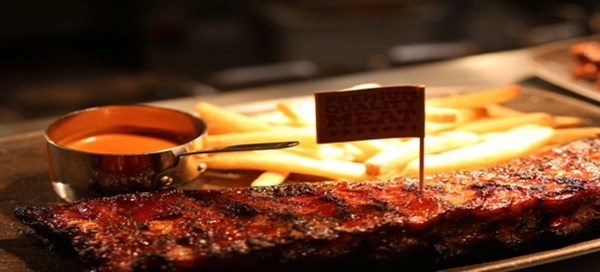 Den perfekte spiseoplevelse: M�re spareribs og hygge for hele familien