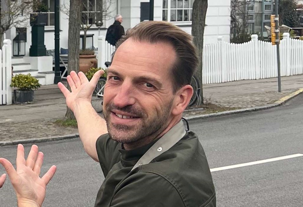 Som barn l�b Casper rundt p� Hotel Gudhjem: 'P� den m�de er det kommet ind i blodet'
