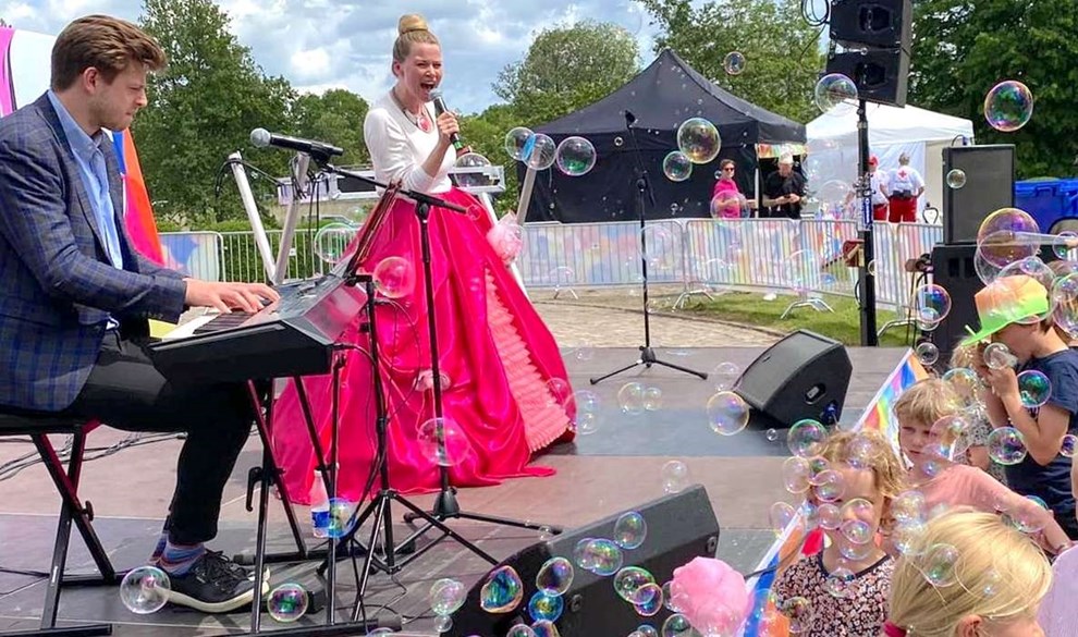 Klovne og Disneyprinsesser indtager Svanekegaarden