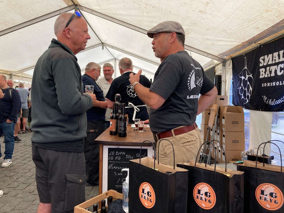 Sk�l i teltet � tr�ngsel ved �lfestival