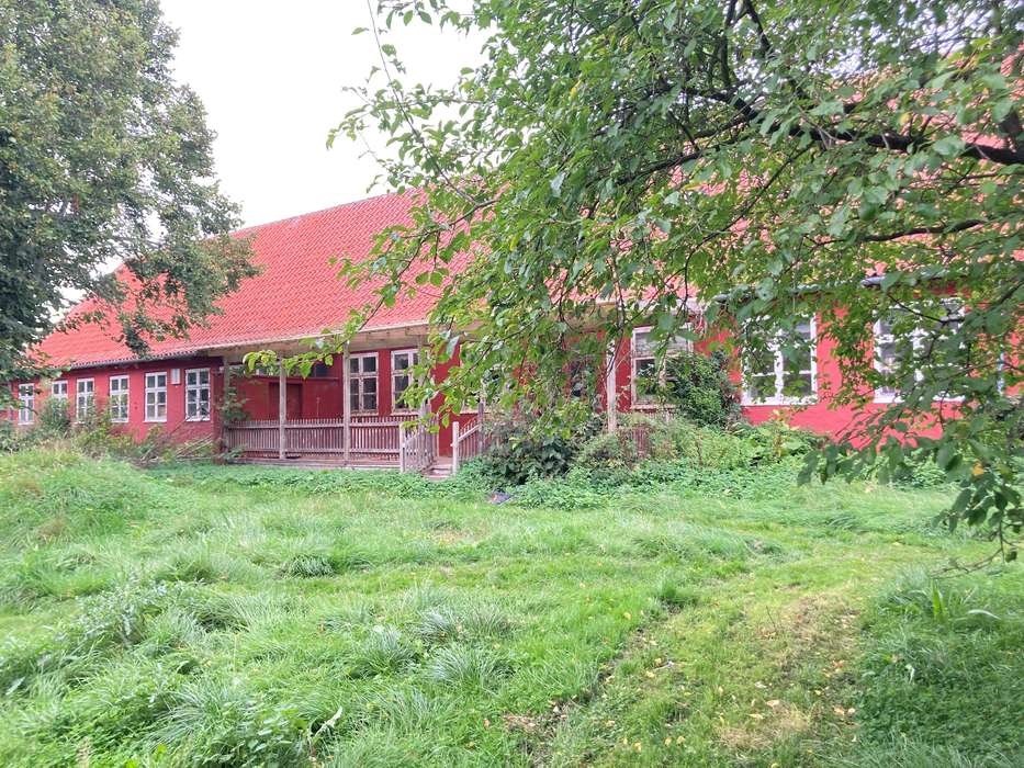 Brnehus med rdne gulve til salg