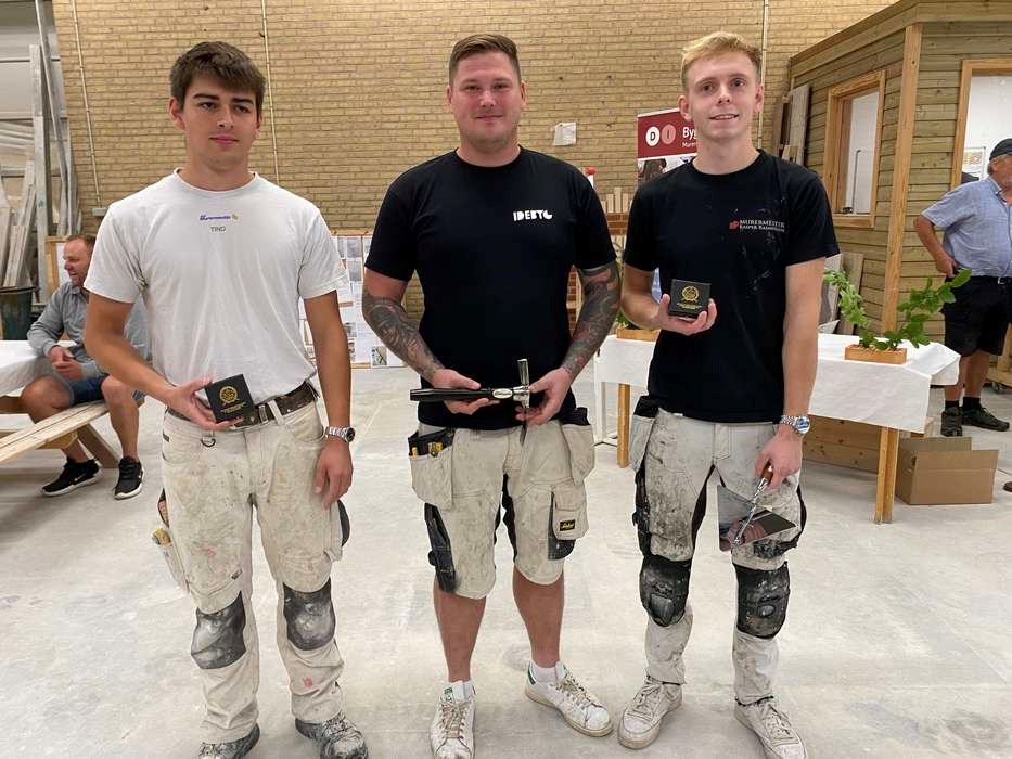 Murer bestod med bronze Murer bestod med bronze