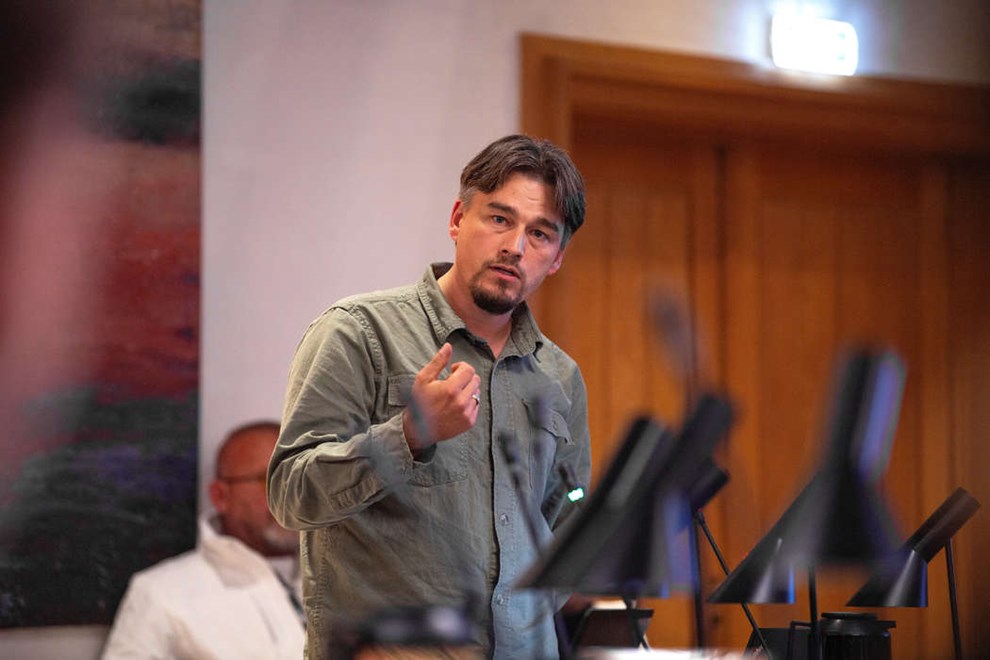 Morten Riis: Tr�st og Sunesen br�d loven