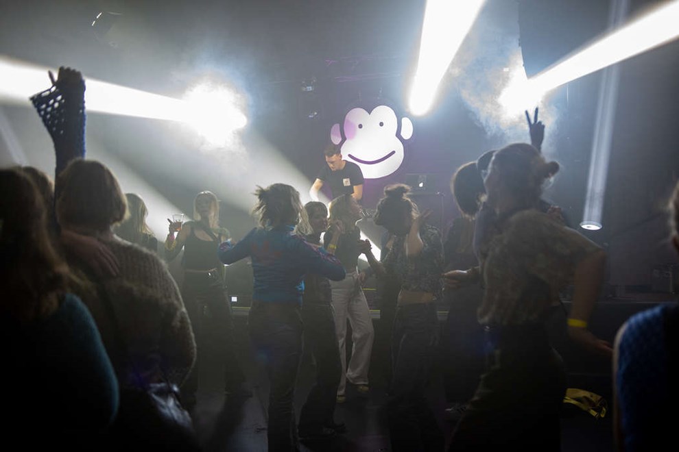 Hvem er bedst til at fyre op under dansegulvet?