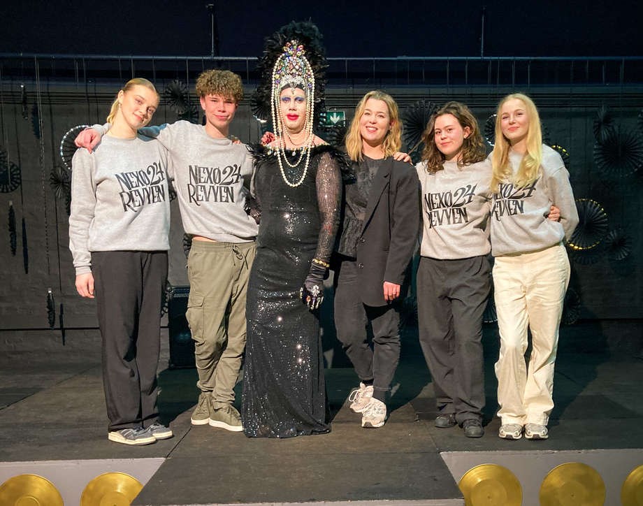 Revy fr repremiere til april