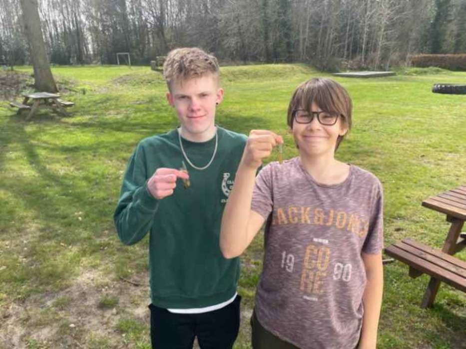 Elever g�r mystisk fund i skovbunden