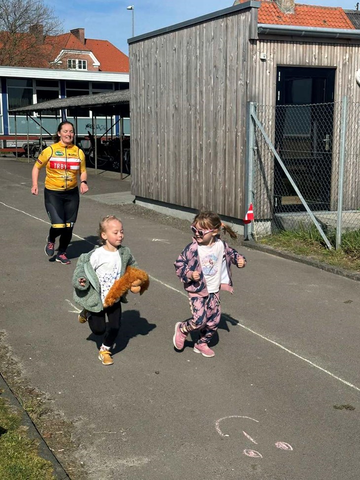 B&oslash;rnene gav den gas for at hj&aelig;lpe andre b&oslash;rn, som er sygdomsramt. Eget foto