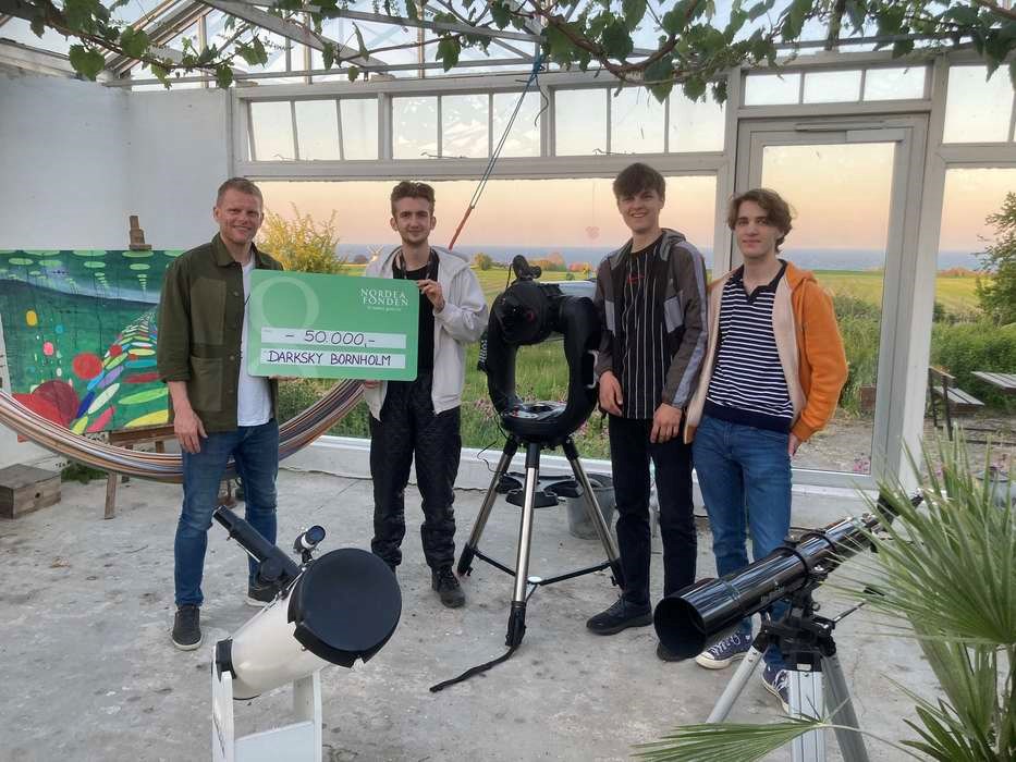 Fondspenge regner ned over unge stjernekiggere