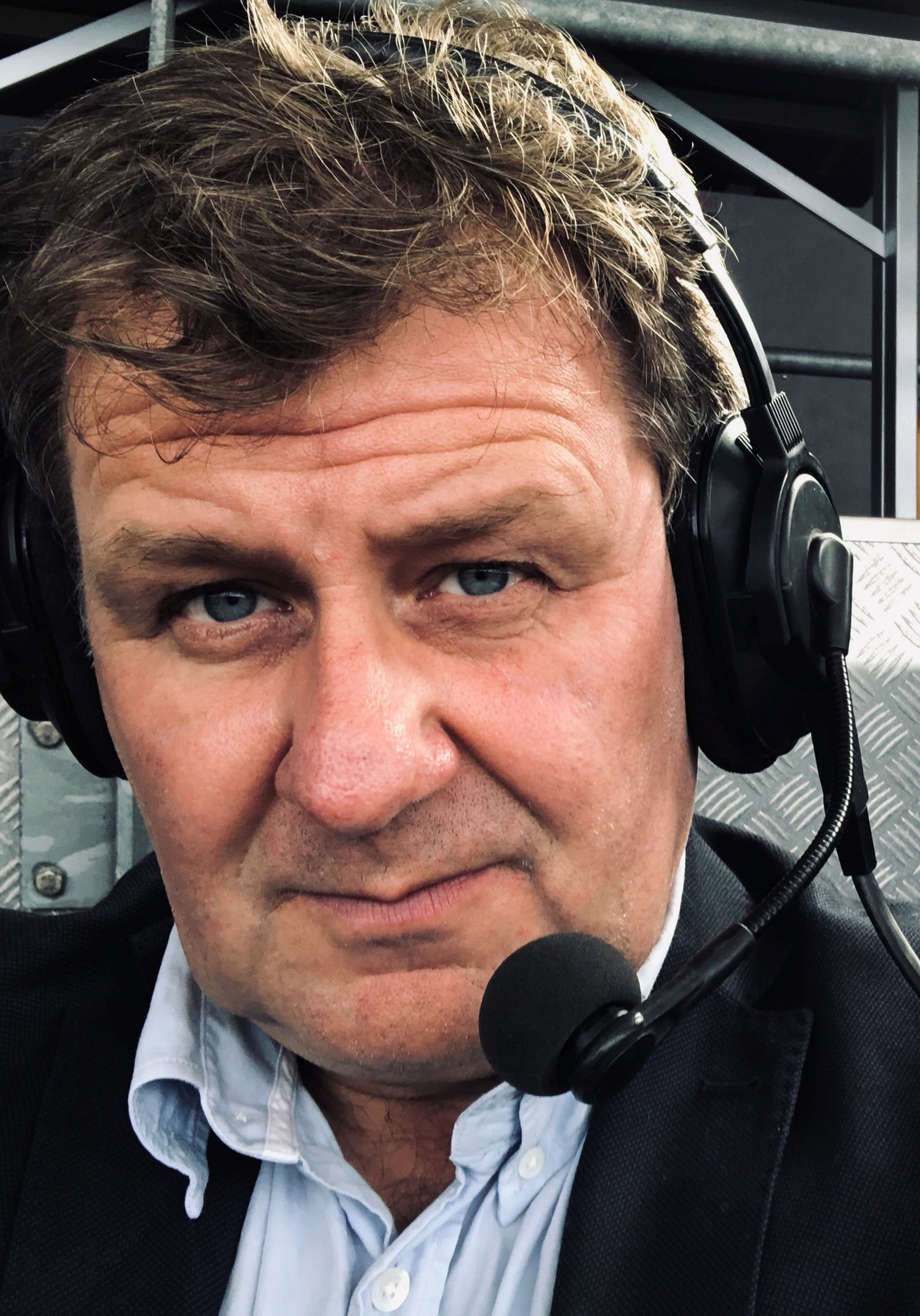 Kendt fodboldkommentator skifter job mandag � og har lavet over 120 timers podcast om en s�rlig gruppe