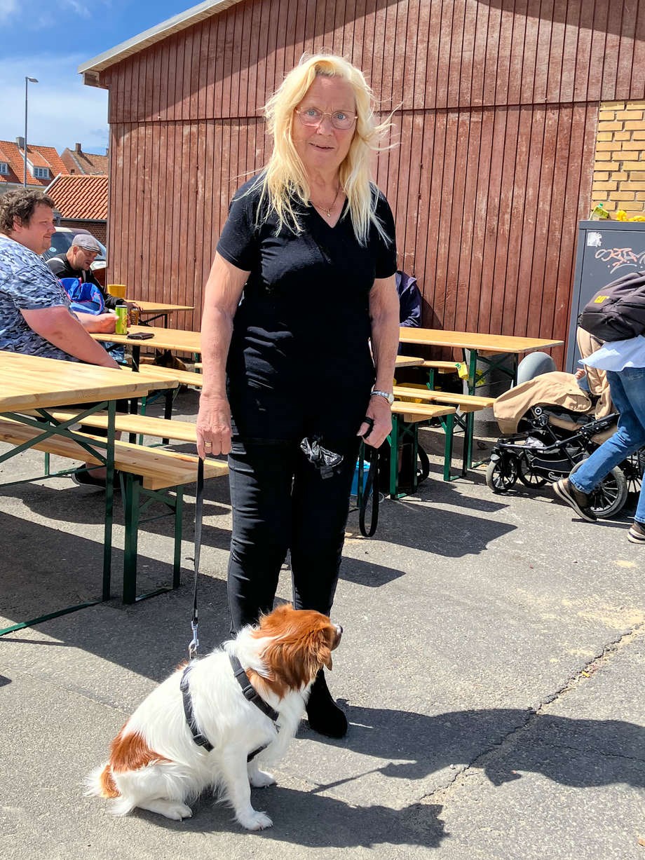 Karen Margrete flygter, nr festen overtager byen